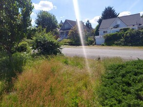 702 E Division Ln in Tacoma, WA - Building Photo - Building Photo