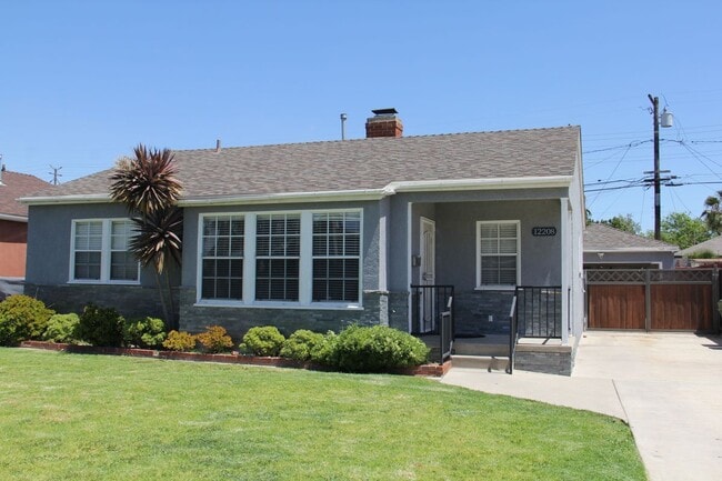 12208 Burl in Hawthorne, CA - Building Photo - Building Photo