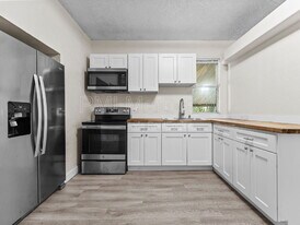 8210 N Klondyke St in Tampa, FL - Building Photo