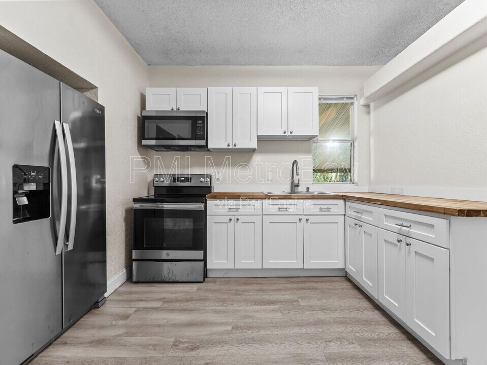 8210 N Klondyke St in Tampa, FL - Building Photo