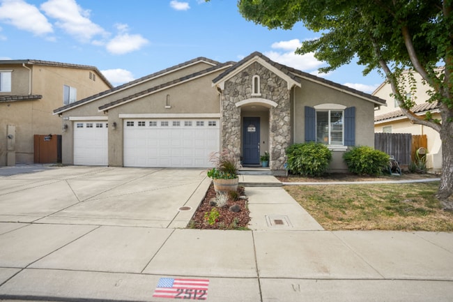 property at 2512 Cancun Ct