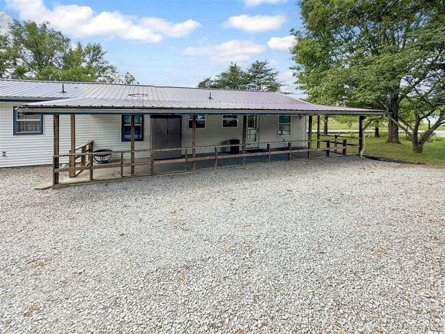 33 Grant Ln in Brandenburg, KY - Building Photo - Building Photo