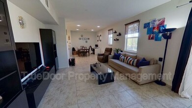 430 Silk Tree in Irvine, CA - Foto de edificio - Building Photo