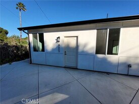 8605 Delco Ave in Los Angeles, CA - Building Photo