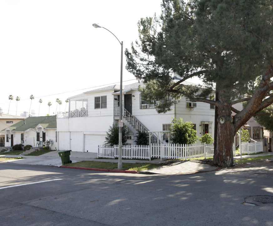 154-156 Robinson St in Los Angeles, CA - Foto de edificio