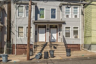 113 Lawrence St in Paterson, NJ - Building Photo - Building Photo