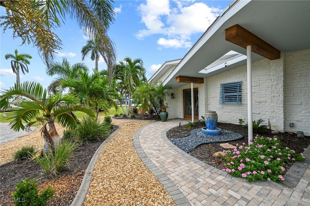 10 Clearview Blvd in Fort Myers Beach, FL - Building Photo