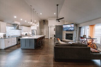 2104 Almand Dr in Bentonville, AR - Foto de edificio - Building Photo