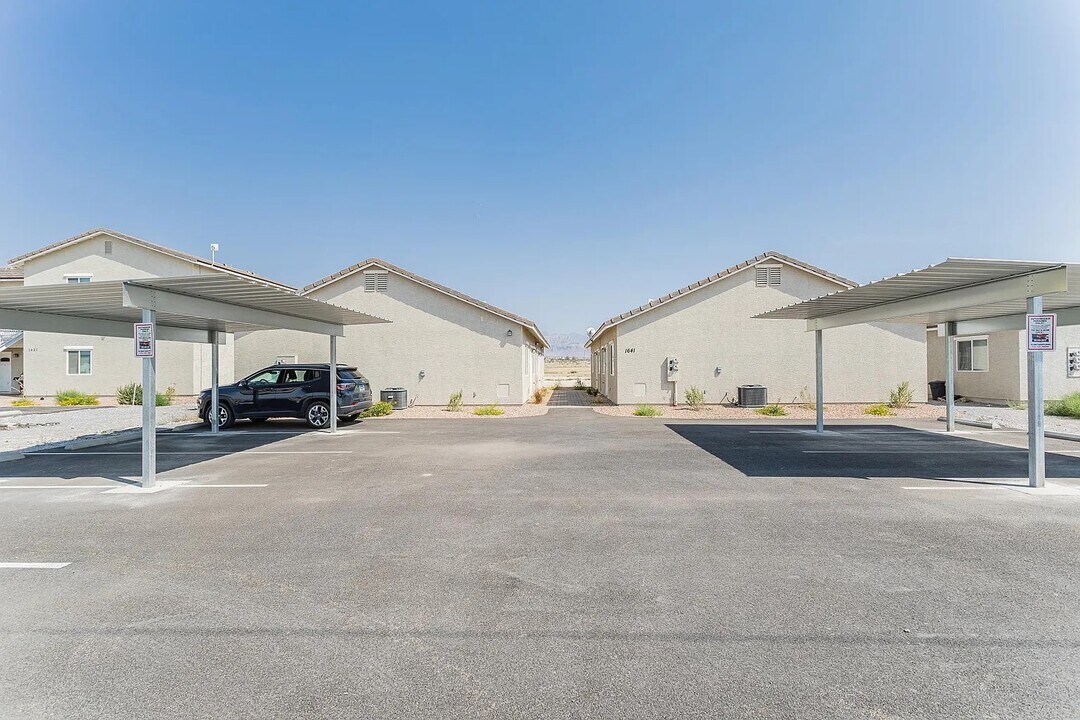 1641 S Dandelion St, Unit 4 in Pahrump, NV - Building Photo