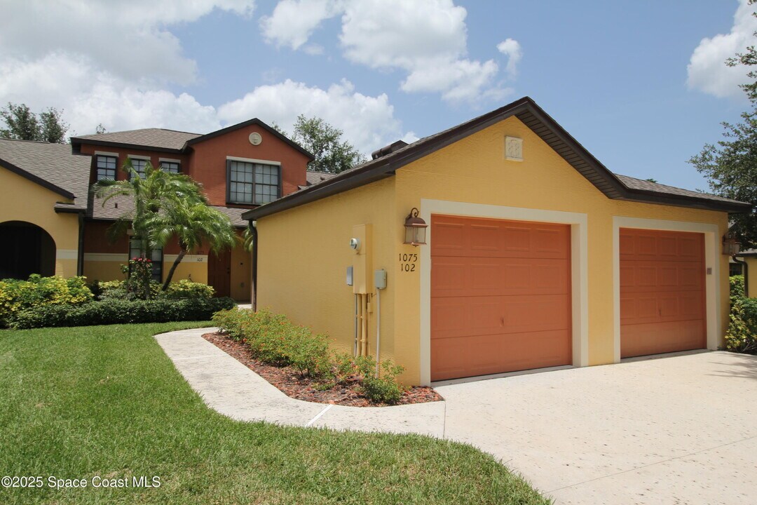 1075 Luminary Cir in Melbourne, FL - Building Photo