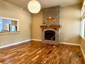 2170 NW Lolo Dr in Bend, OR - Building Photo - Building Photo