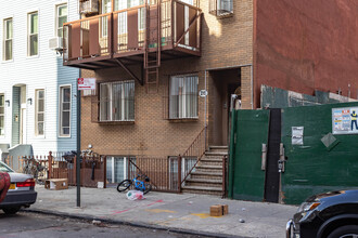 215 Middleton St in Brooklyn, NY - Building Photo - Building Photo