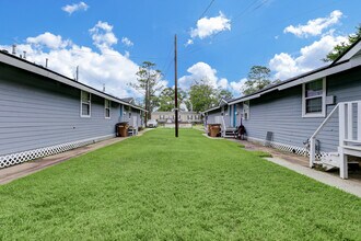 2322 Central Street St in Dickinson, TX - Building Photo - Building Photo