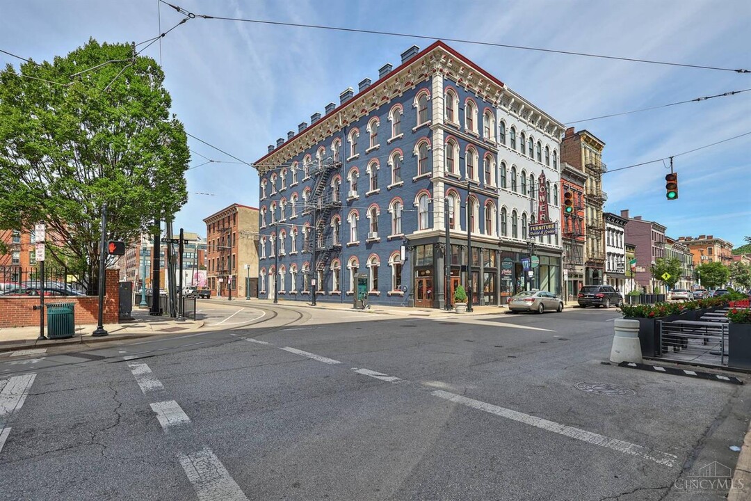 1201 Main St in Cincinnati, OH - Foto de edificio