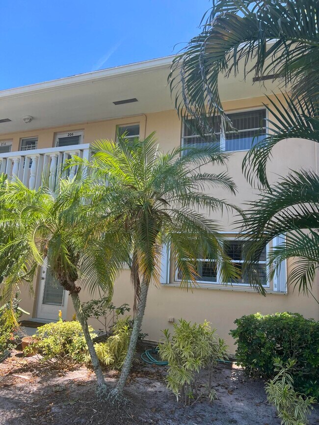 2112 NE 1st Way in Boynton Beach, FL - Building Photo - Building Photo