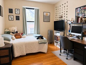 1070 W Granville Ave, Unit 10 in Chicago, IL - Foto de edificio - Building Photo