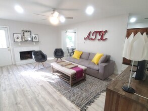 2501 Parker Ln in Austin, TX - Building Photo - Building Photo