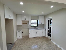 2020 SW 127th Ct in Miami, FL - Building Photo