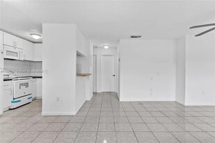 15619 SW 73rd Cir Terrace in Miami, FL - Building Photo - Building Photo