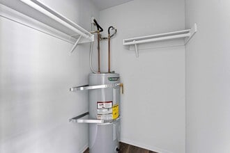 1616 Grismer in Burbank, CA - Building Photo - Building Photo