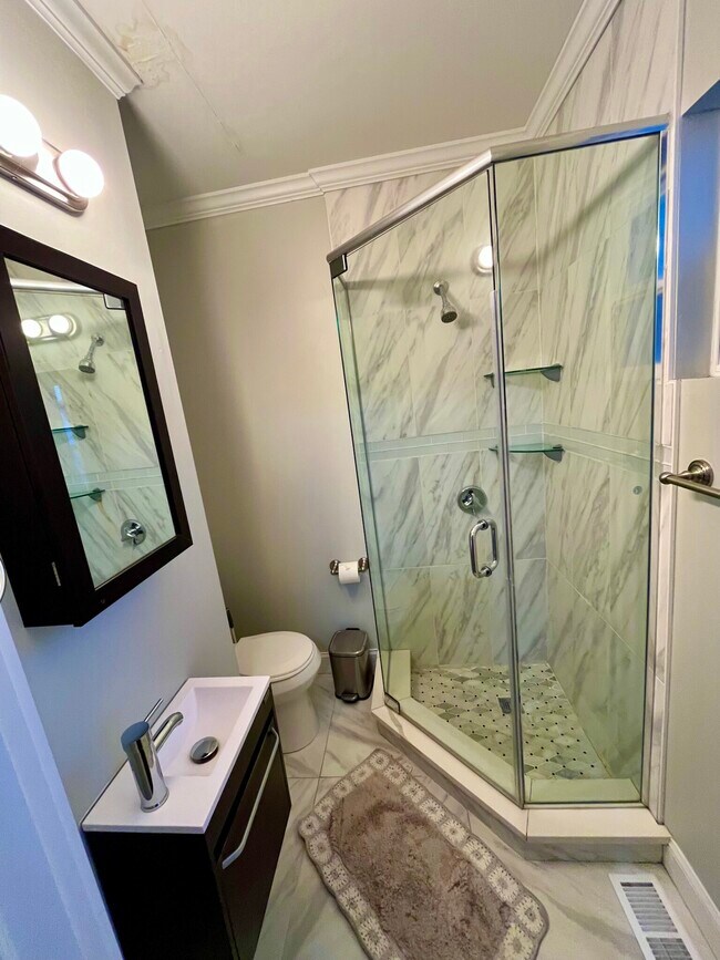40 Forest St, Unit #2 in Boston, MA - Building Photo - Building Photo