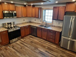 247 Main St, Unit LUXURY APT D in Clarion, PA - Foto de edificio - Building Photo