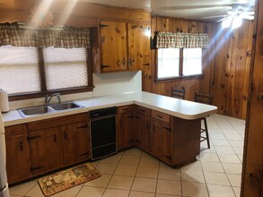 100 Lowry Ln in Bristol, TN - Building Photo - Building Photo