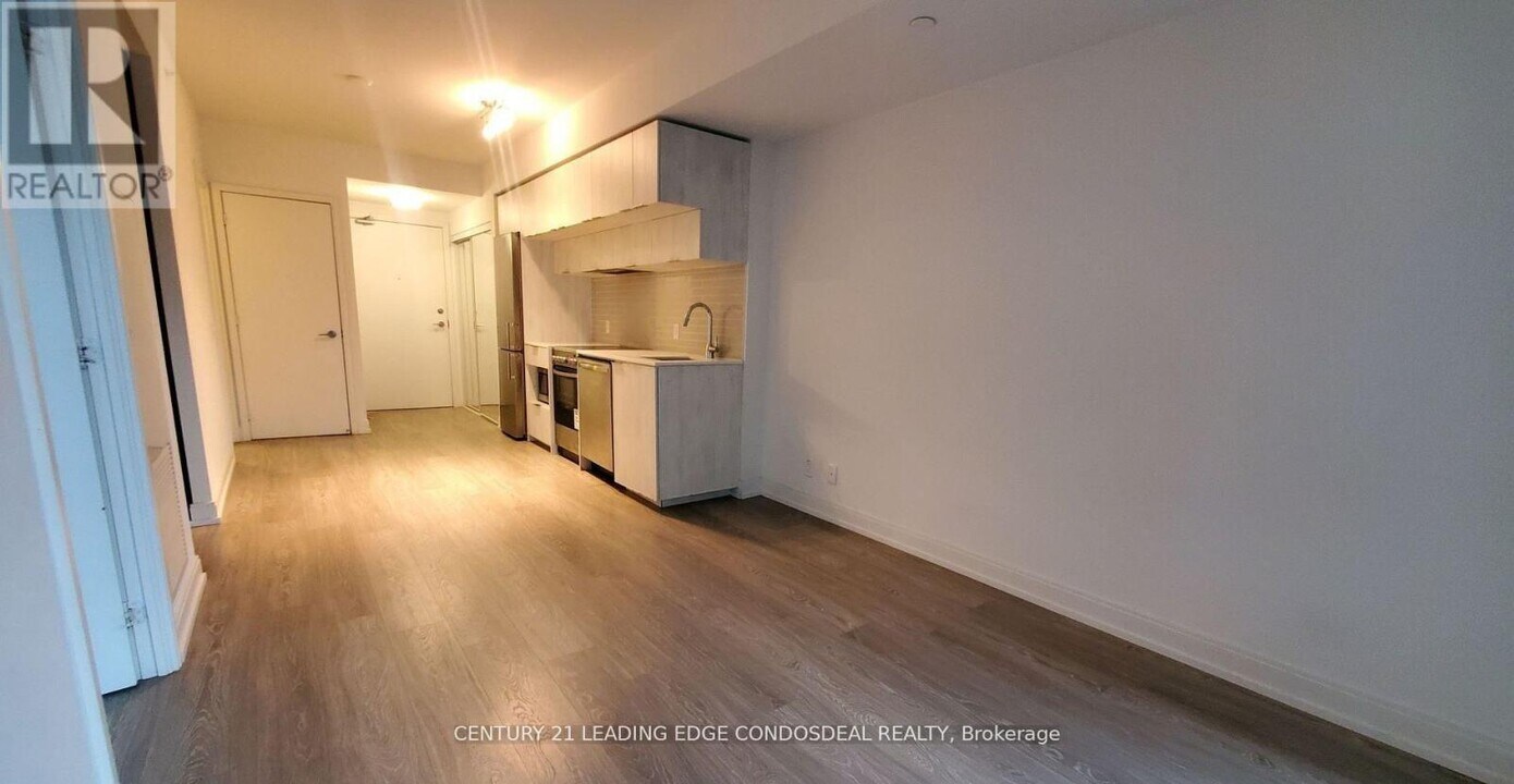 181 Dundas St E in Toronto, ON - Building Photo