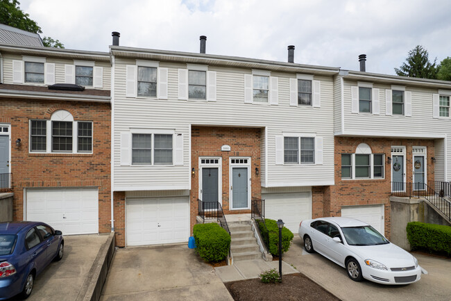 Cummings Creek Condominiums in Cincinnati, OH - Foto de edificio - Building Photo