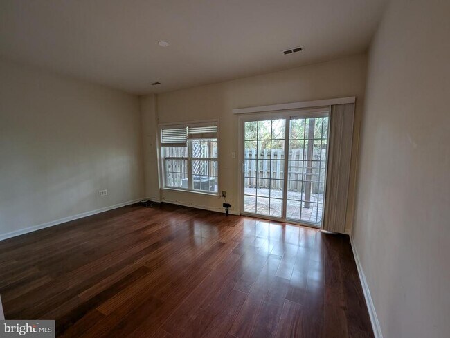 11465 Log Ridge Dr in Fairfax, VA - Building Photo - Building Photo