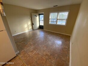 21 Sophia Dr-Unit -C in Jacksonville, NC - Foto de edificio - Building Photo