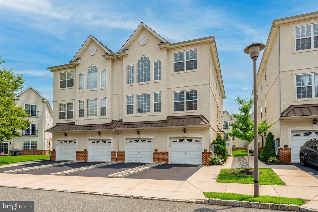 3207 Capri Dr in Philadelphia, PA - Building Photo