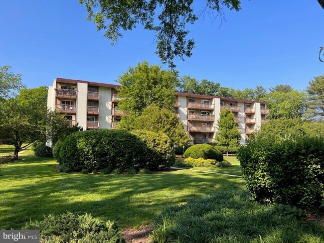 property at 7400 Lakeview Dr