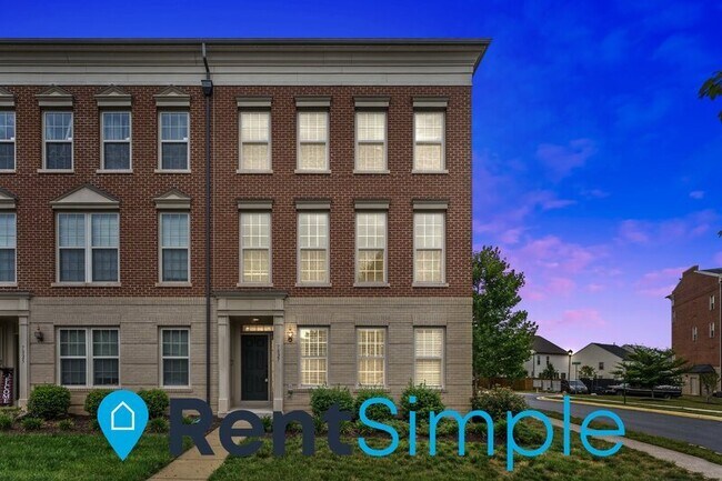7827 Crescent Park Dr in Gainesville, VA - Building Photo - Building Photo