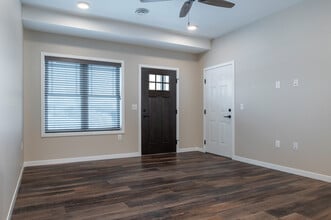 Loras Estates in Dickeyville, WI - Foto de edificio - Interior Photo