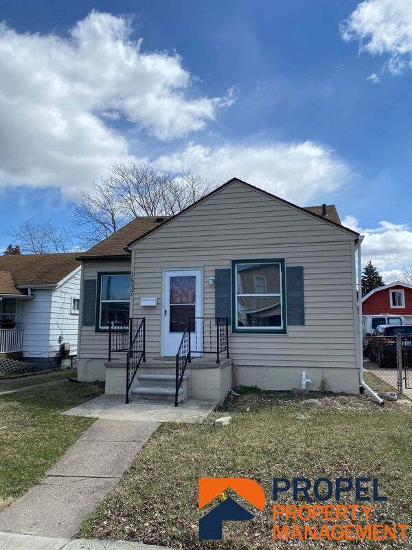 property at 1537 Chandler Ave