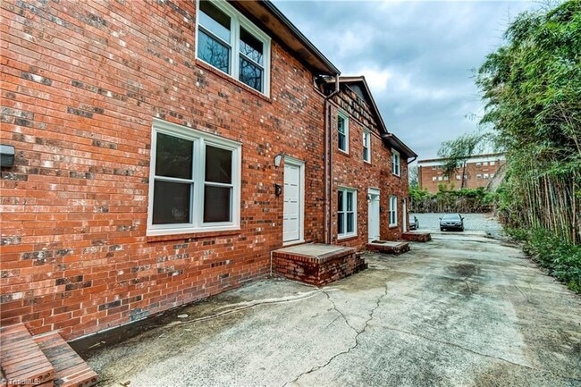 property at 115 S Mendenhall St