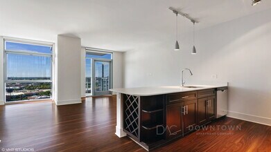 1460 N Halsted St in Chicago, IL - Foto de edificio - Building Photo