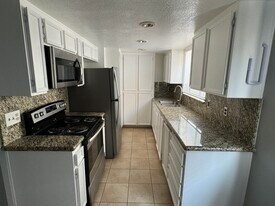 2206 N Broadway in Santa Ana, CA - Building Photo