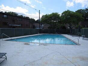 75 Nicholas Rd, Unit C in Framingham, MA - Building Photo - Building Photo