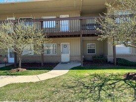 25652 Lira Ln in Warren, MI - Building Photo