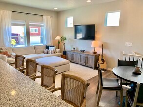 713 Grissom Dr in Colorado Springs, CO - Foto de edificio - Building Photo