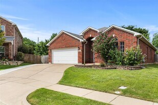 7910 Corona Ct in Arlington, TX - Building Photo