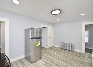 30 Day St in West Springfield, MA - Building Photo - Building Photo