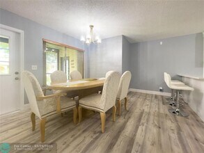 340 Knotty Pine Cir in Greenacres, FL - Building Photo - Building Photo