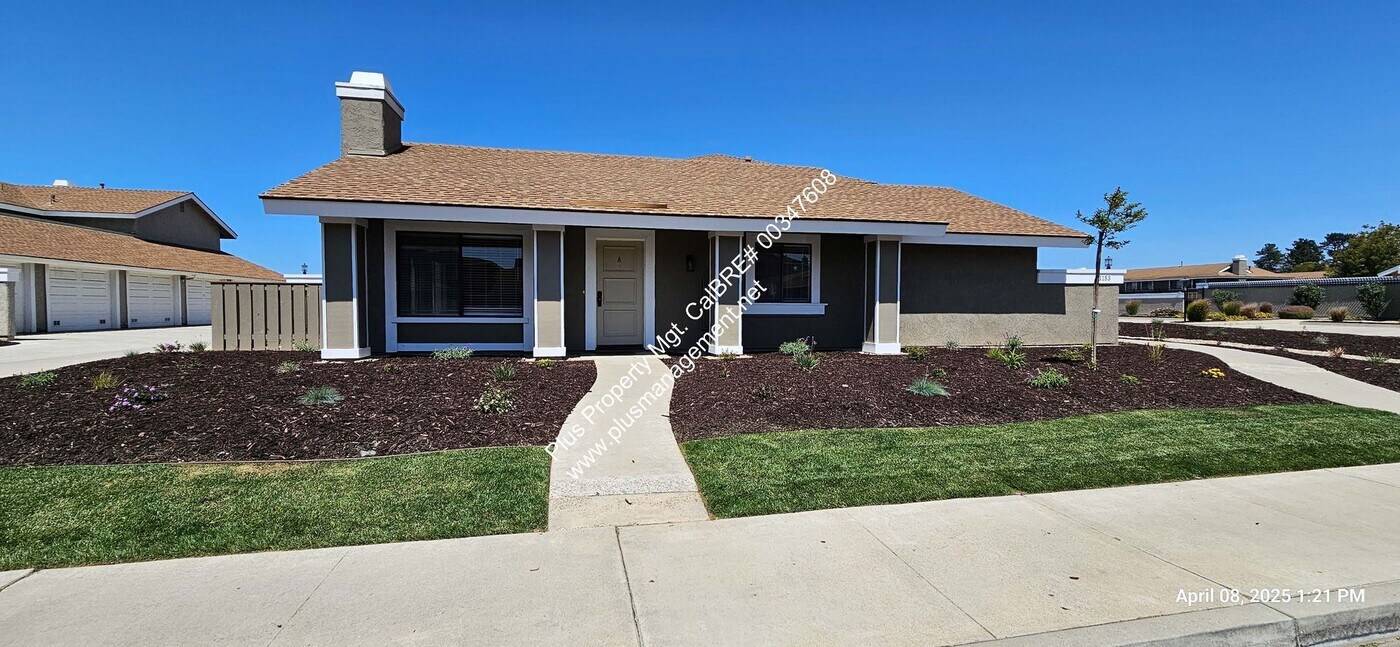 1153 E Foster Rd in Santa Maria, CA - Building Photo