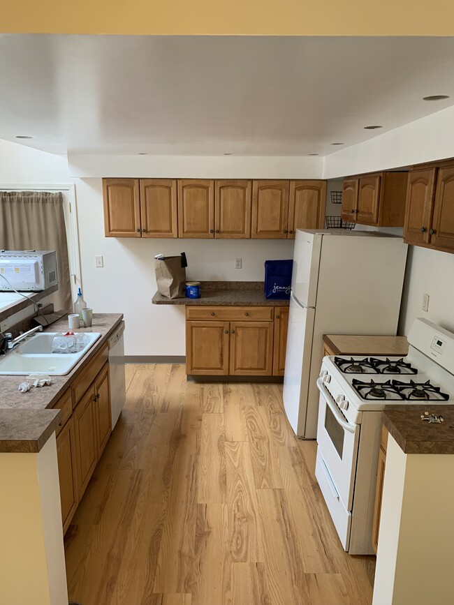 3305 Woodbine Ave, Unit 3305 Woodbine