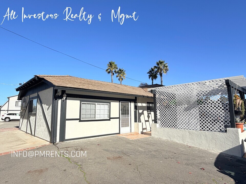 420 Hutchison St in Vista, CA - Building Photo