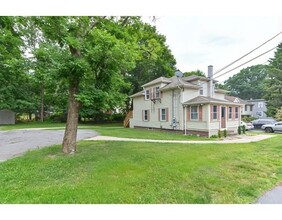 217 Fisher St-Unit -A in North Attleboro, MA - Foto de edificio - Building Photo
