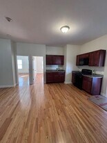 213 State St in Bristol, RI - Building Photo